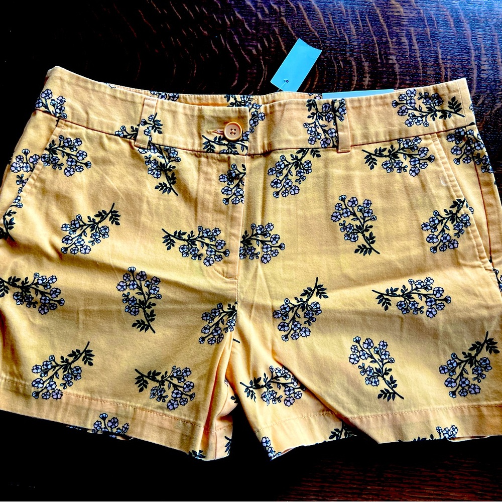 LOFT Sunshine Yellow Floral Spray Casual or Work Shorts Size 12 NWT